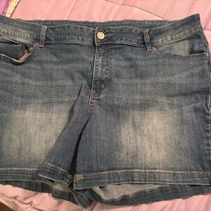 Women’s Maurice’s Shorts Size 22